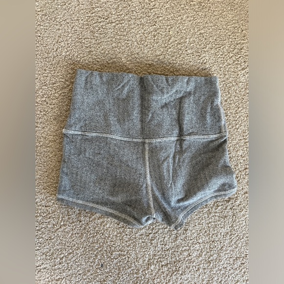 Lululemon Boogie Short (Roll Down) Luon
Herringbone Heathered Black White US 4 - Picture 4 of 5